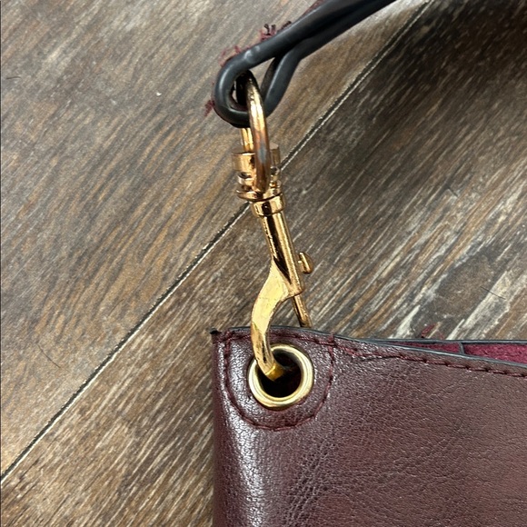 Elegant Burgundy Shoulder Bag - Picture 3 of 6